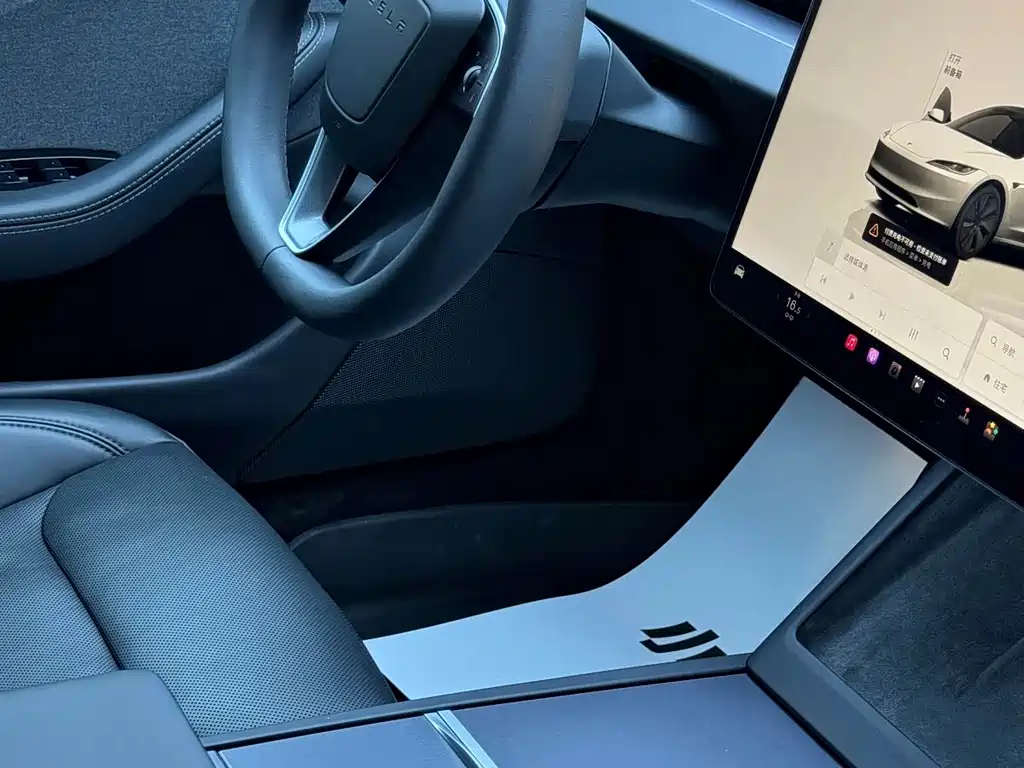 Tesla Model 3 — миниатюра 6