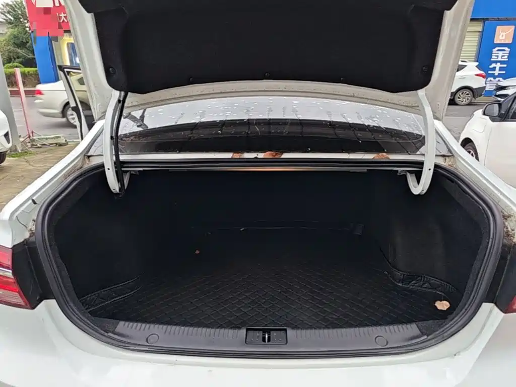 Roewe i6 Classic — миниатюра 19