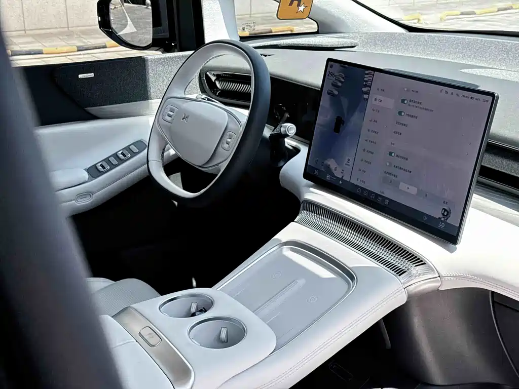 XPeng X9 — миниатюра 19