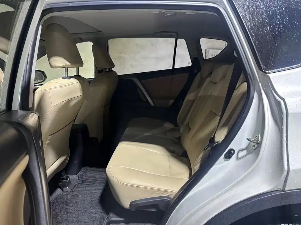 Toyota RAV4 — миниатюра 6