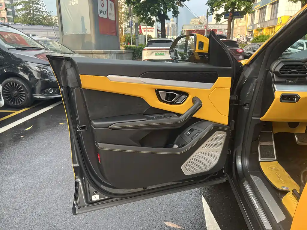Lamborghini Urus — миниатюра 15