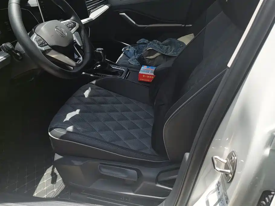 Volkswagen Sagitar 2025 300TSI DSG