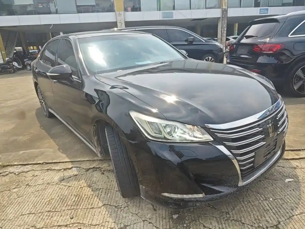 Toyota Crown — миниатюра 4