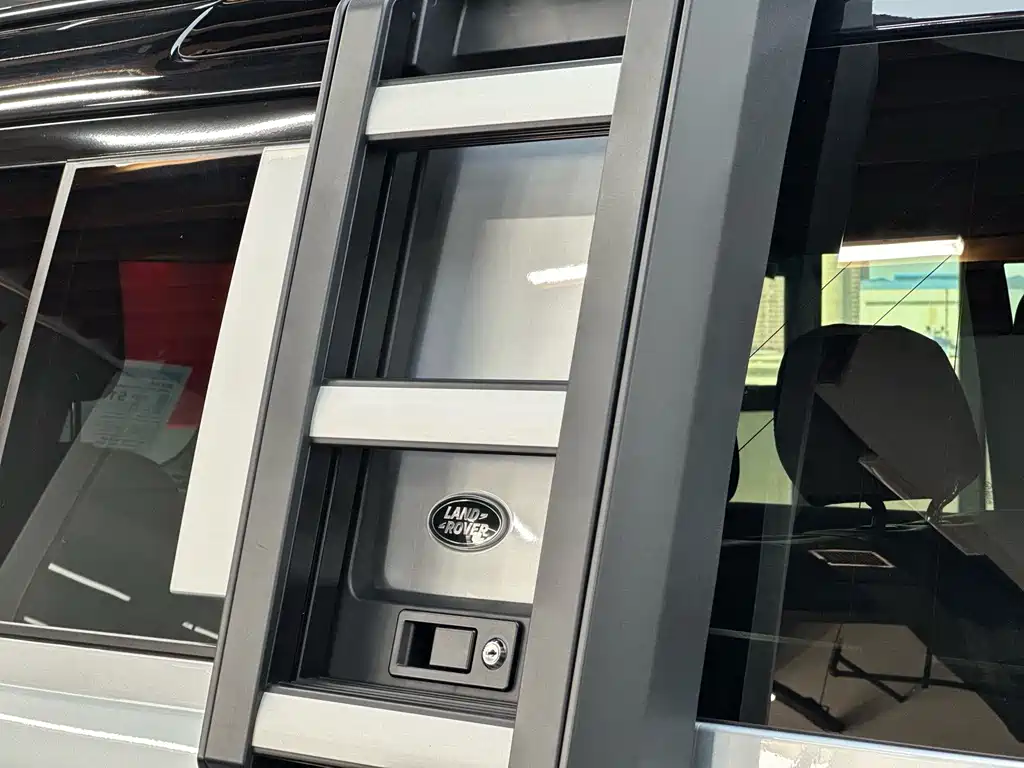Land Rover Defender — миниатюра 25