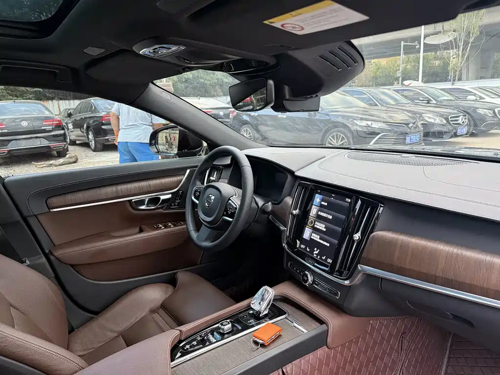 Volvo S90 — миниатюра 6