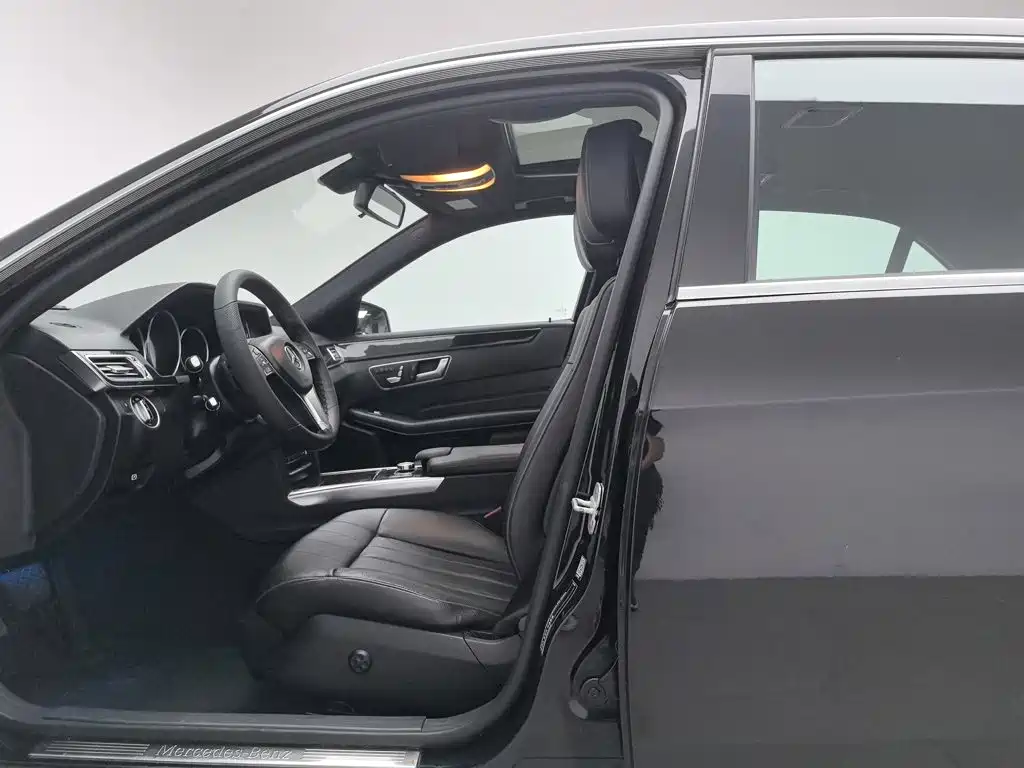 Mercedes-Benz E-Class — миниатюра 10