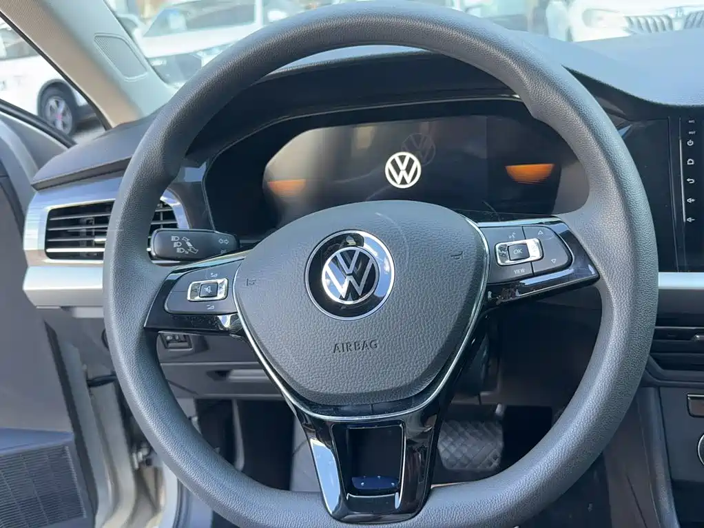 Volkswagen Lavida — миниатюра 4