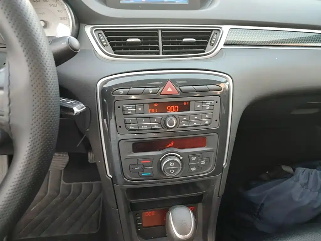 Peugeot 308 — миниатюра 13