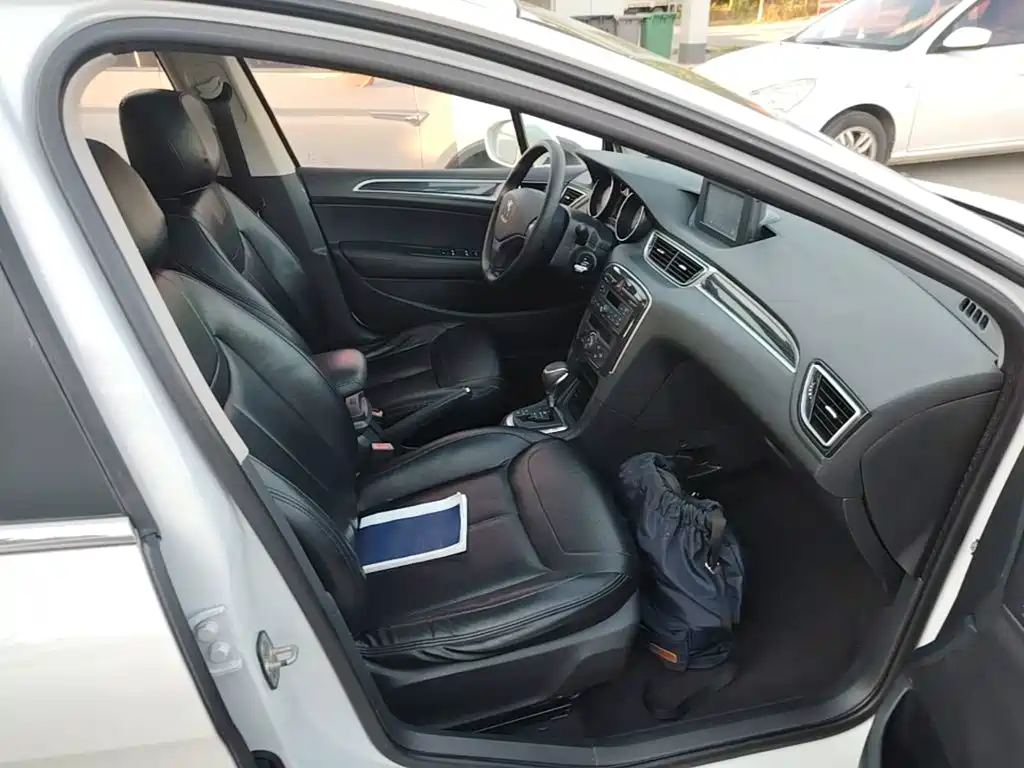 Peugeot 308 — миниатюра 25
