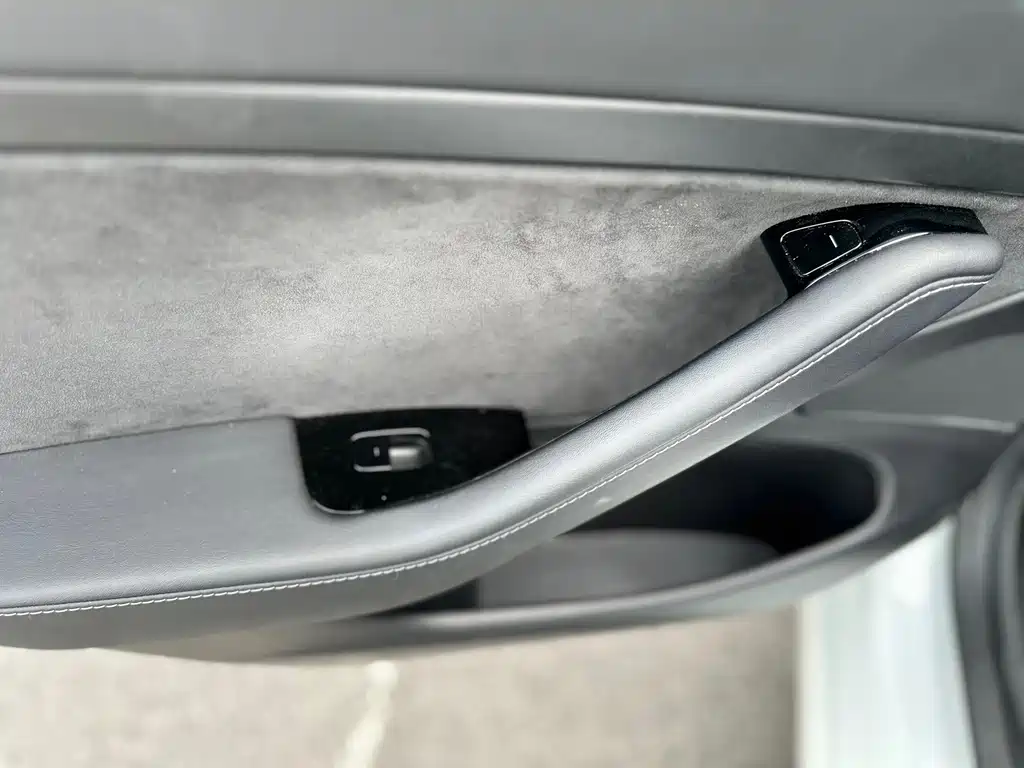 Tesla Model 3 — миниатюра 9