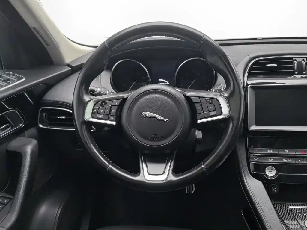 Jaguar F-PACE — миниатюра 11