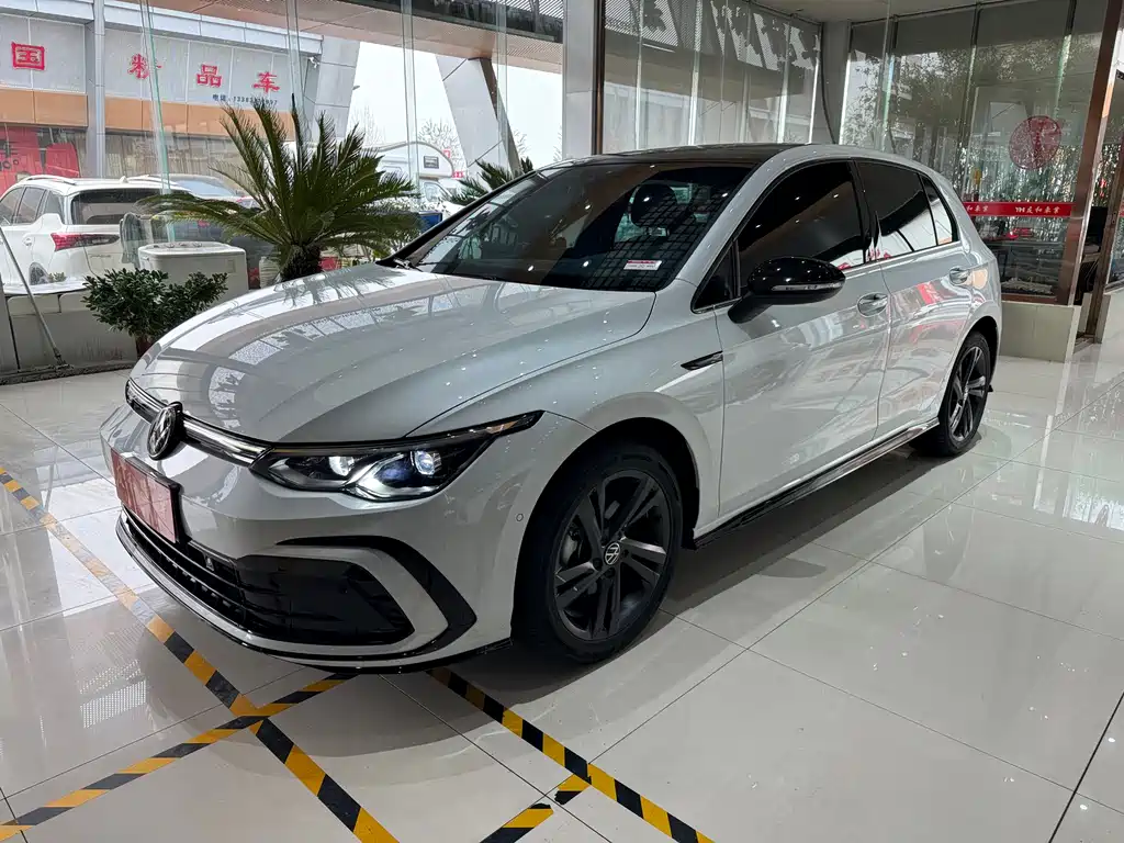 Volkswagen Golf 2024