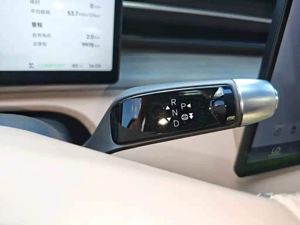 XPeng X9 — миниатюра 7
