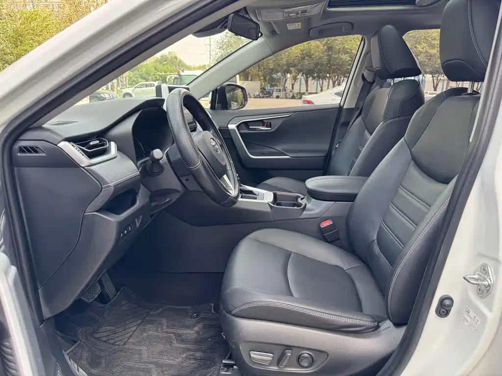 Toyota RAV4 — миниатюра 4