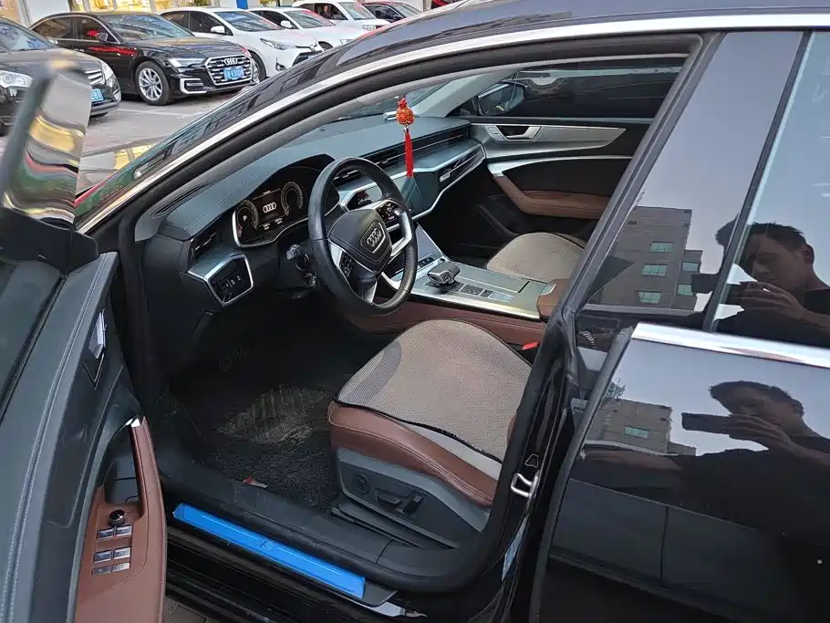 Audi A7L — миниатюра 9