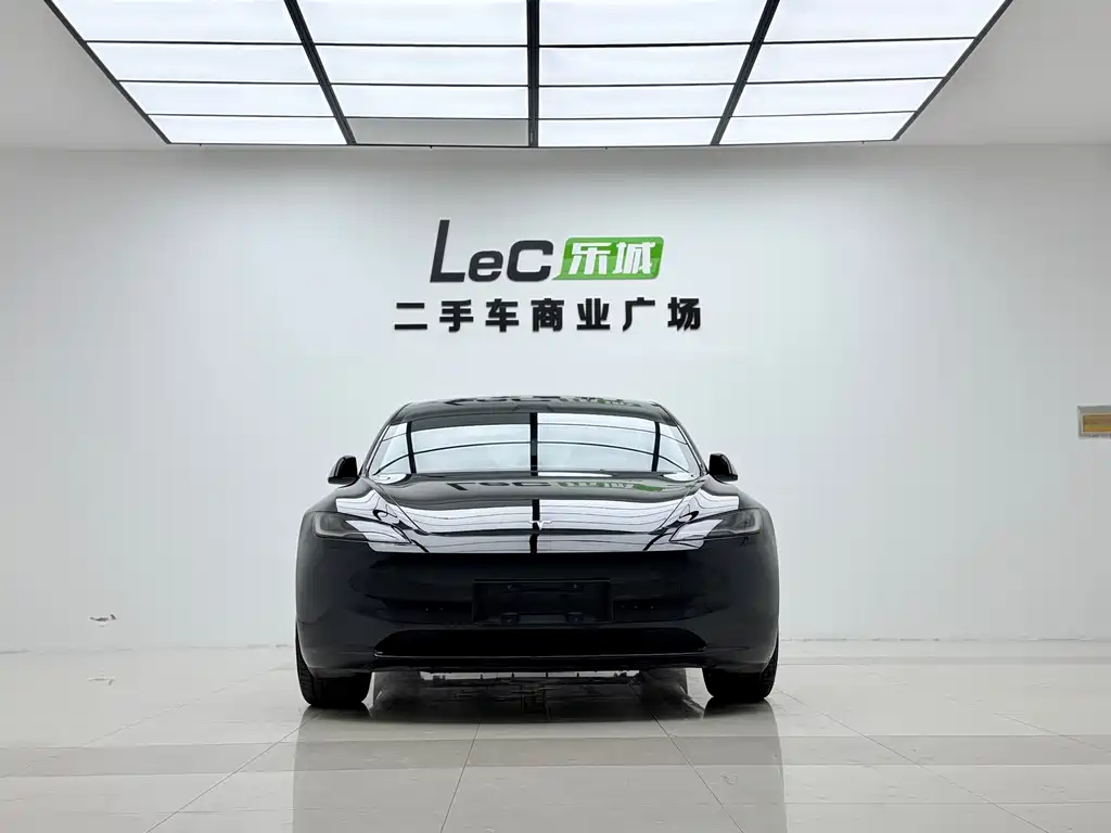 Tesla Model 3 — миниатюра 2