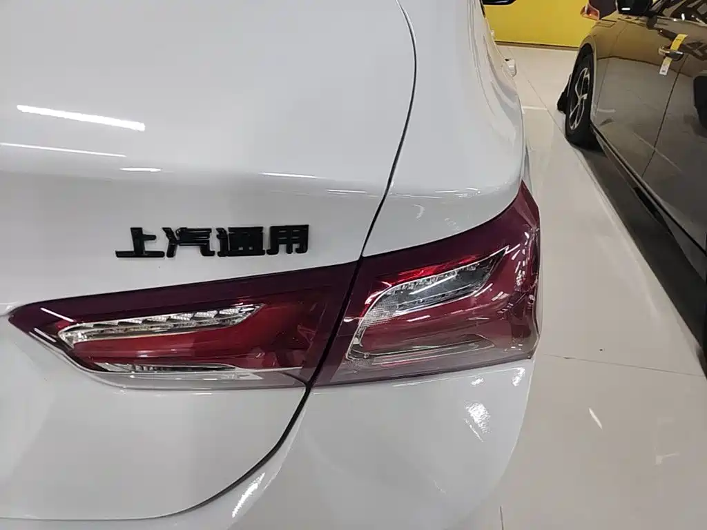 Chevrolet Malibu XL — миниатюра 8