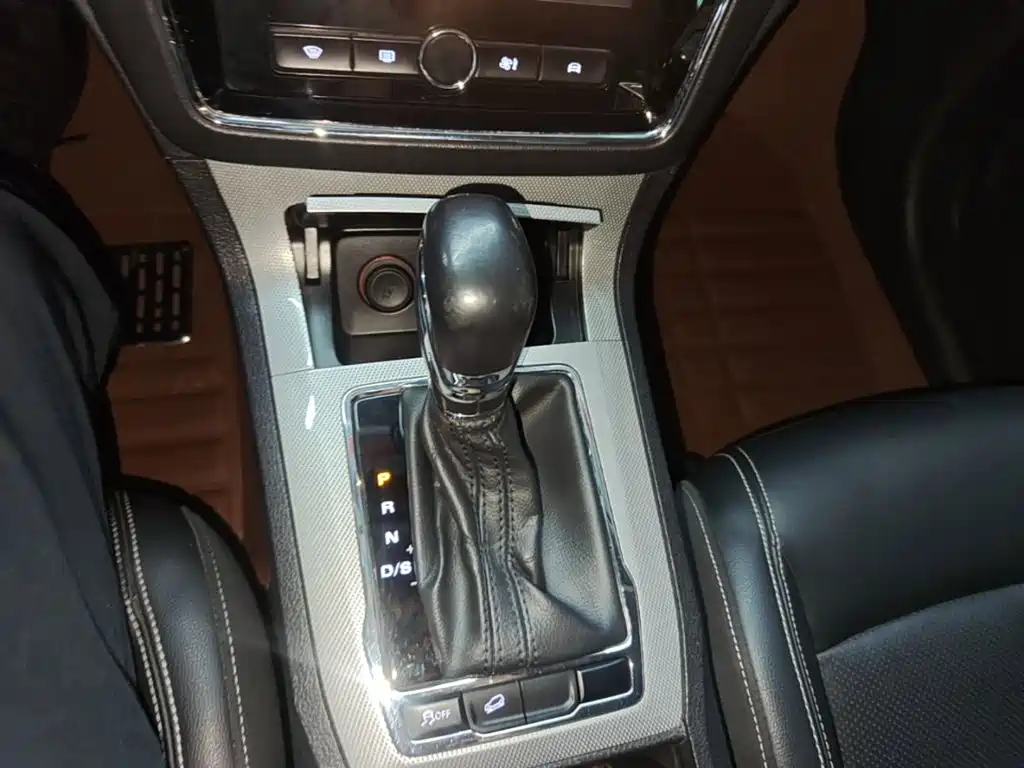 Roewe RX5 — миниатюра 14
