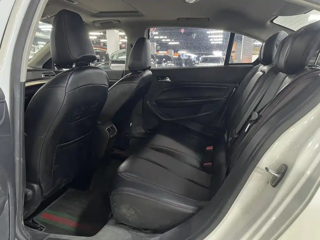 Peugeot 408 2015 1.2T AT Luxury