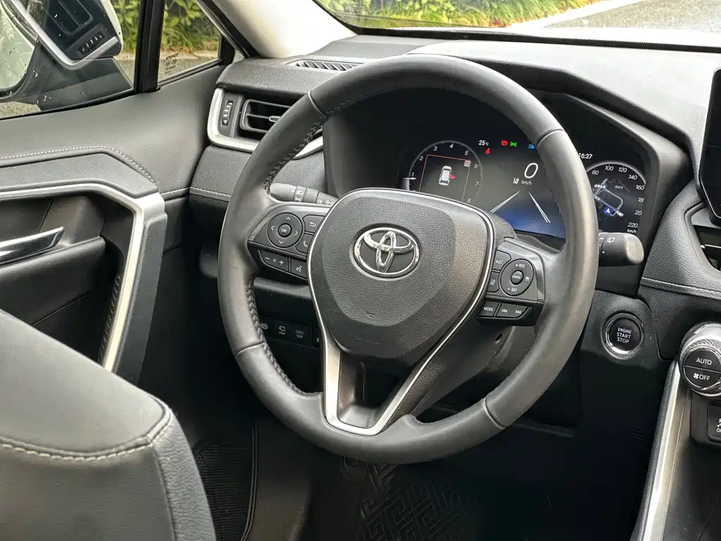 Toyota RAV4 — миниатюра 15