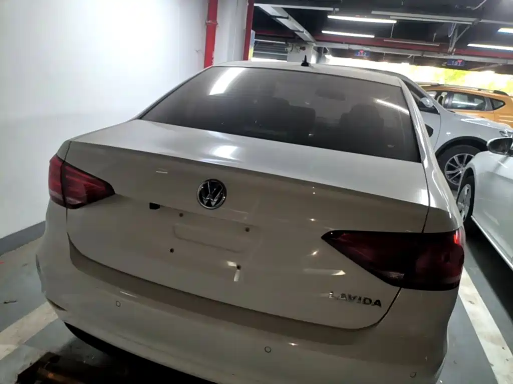 Volkswagen Lavida — миниатюра 6