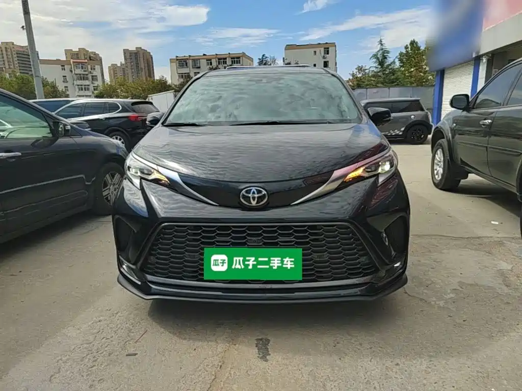 Toyota Granvia — миниатюра 3