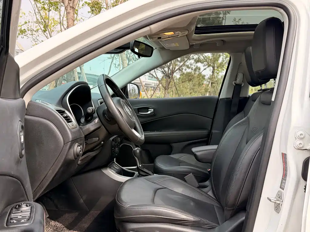 Jeep Compass — миниатюра 11