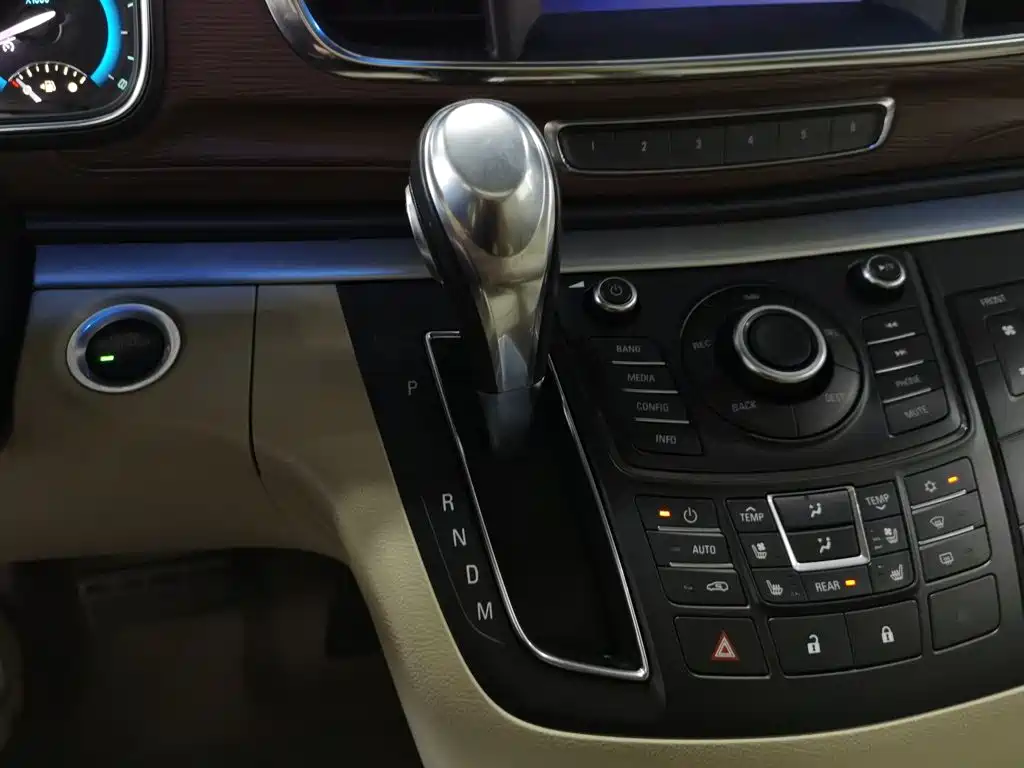 Buick GL8 — миниатюра 13