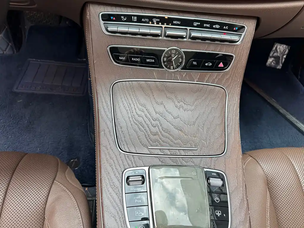 Mercedes-Benz E-Class — миниатюра 8