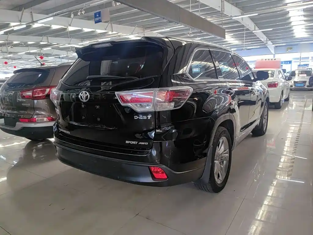 Toyota Highlander 2015 2.0T Luxury 7 мест