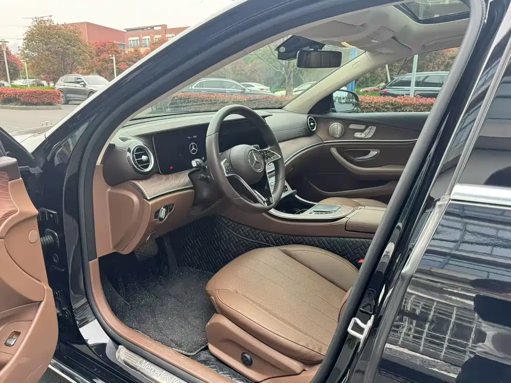 Mercedes-Benz E-Class — миниатюра 3