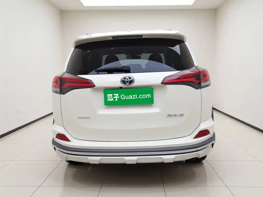 Toyota RAV4 — миниатюра 3