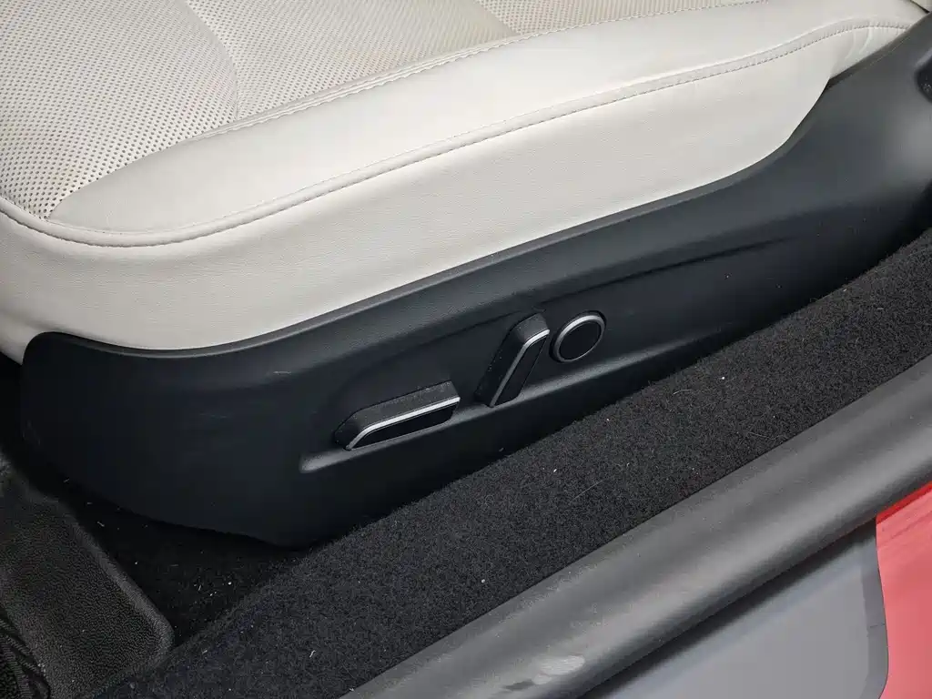 Tesla Model 3 — миниатюра 12