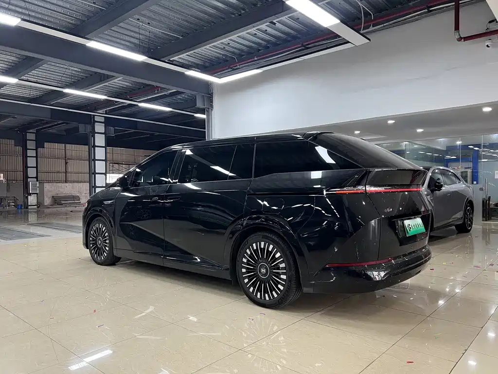XPeng X9 — миниатюра 6