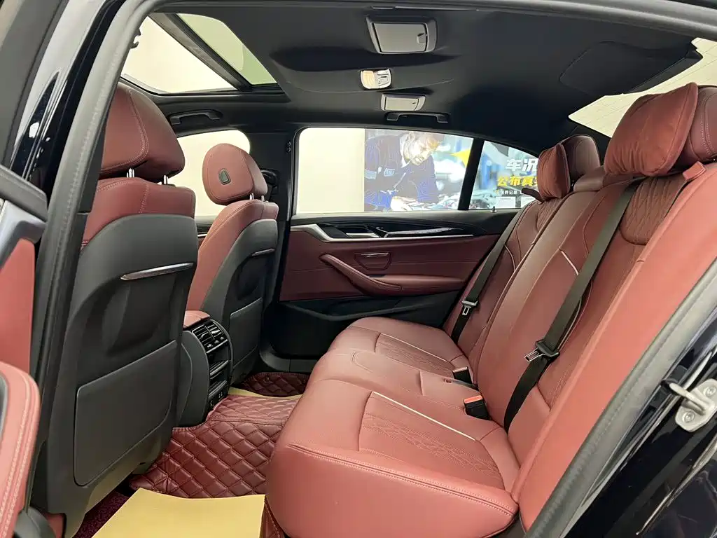 BMW 5 Series — миниатюра 24