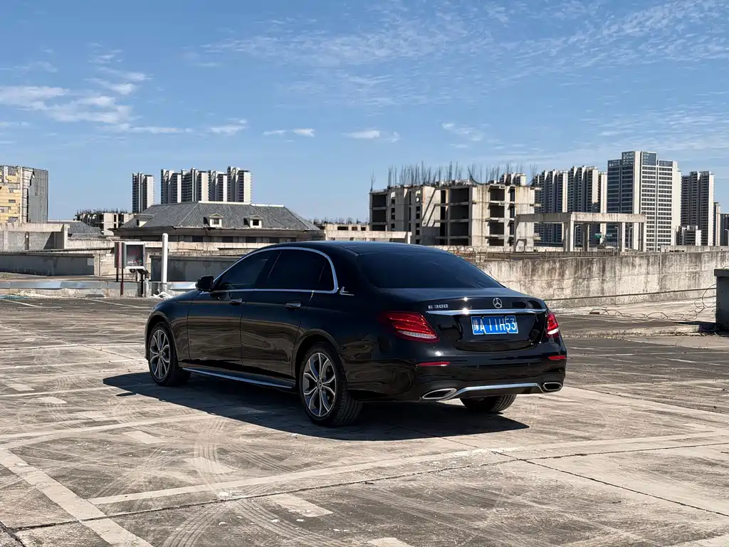 Mercedes-Benz E-Class — миниатюра 16