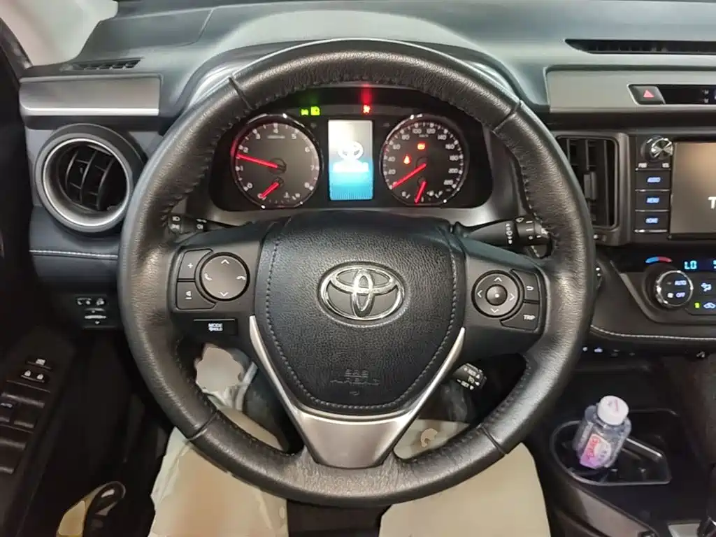 Toyota RAV4 — миниатюра 11