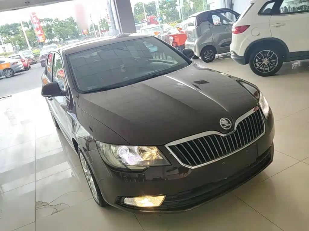 Skoda Superb — миниатюра 4