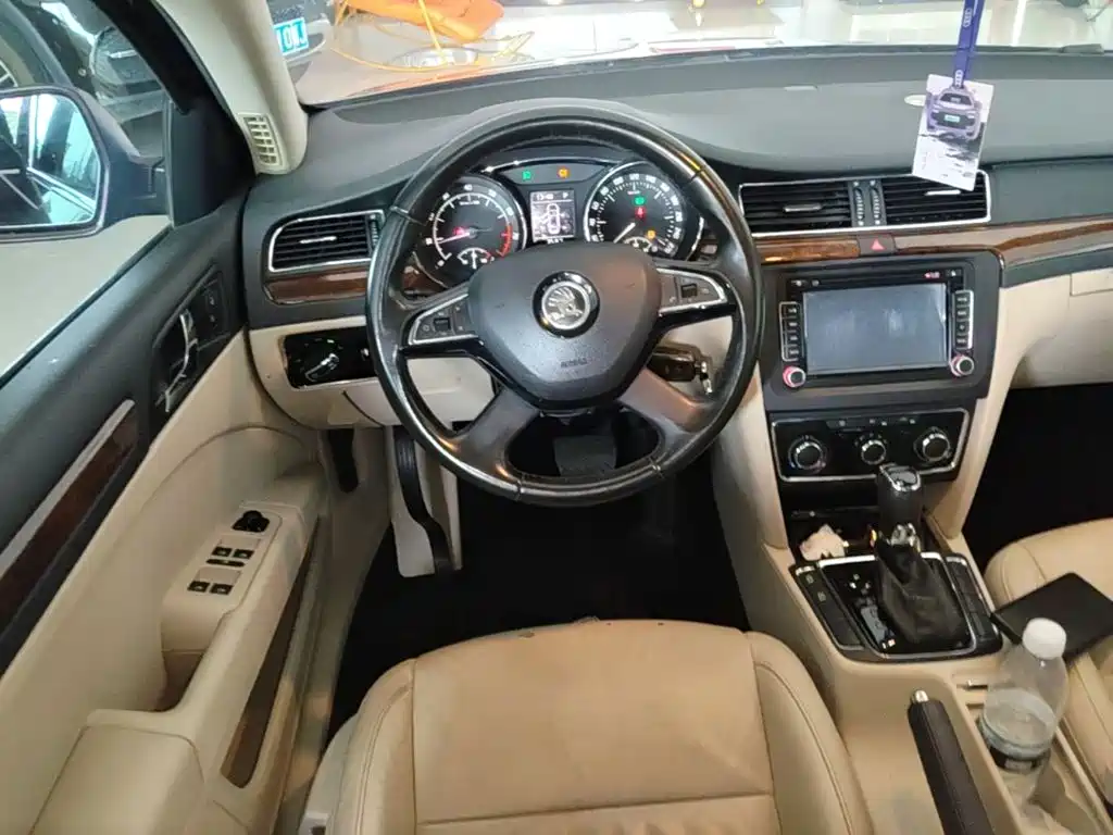 Skoda Superb — миниатюра 11