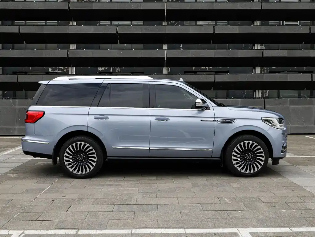 Lincoln Navigator — миниатюра 14
