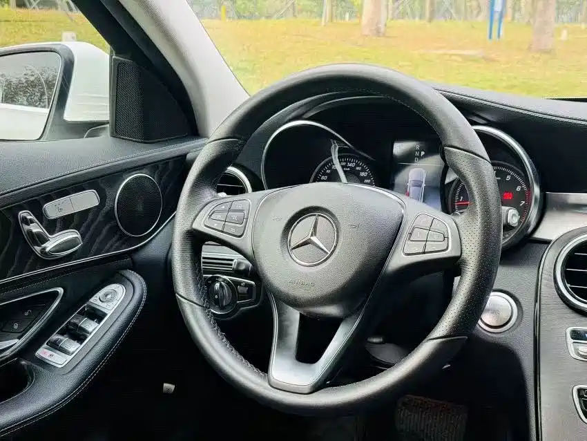 Mercedes-Benz C-Class — миниатюра 6