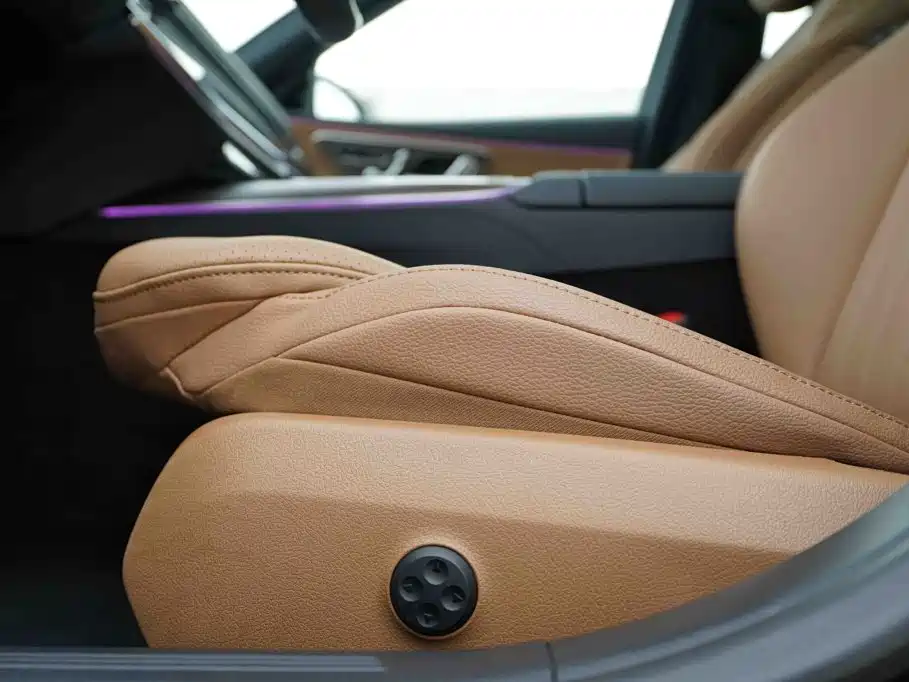 Mercedes-Benz E-Class — миниатюра 11