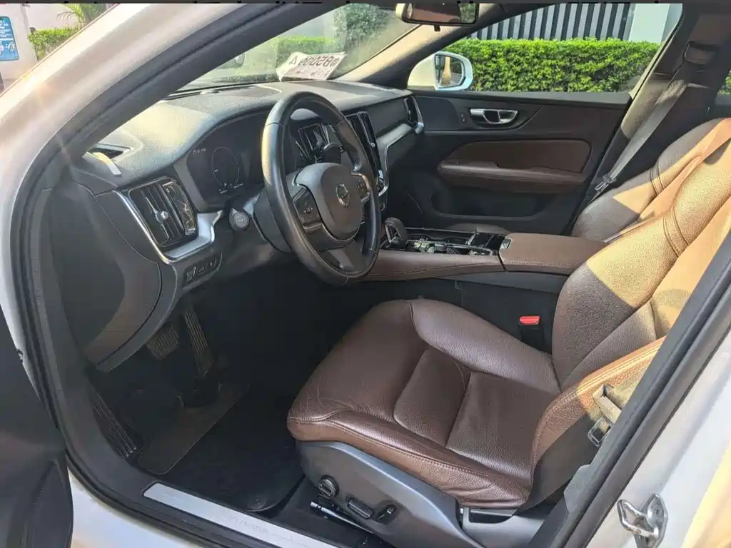 Volvo S60 PHEV — миниатюра 6