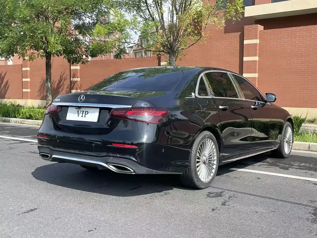 Mercedes-Benz E-Class — миниатюра 9