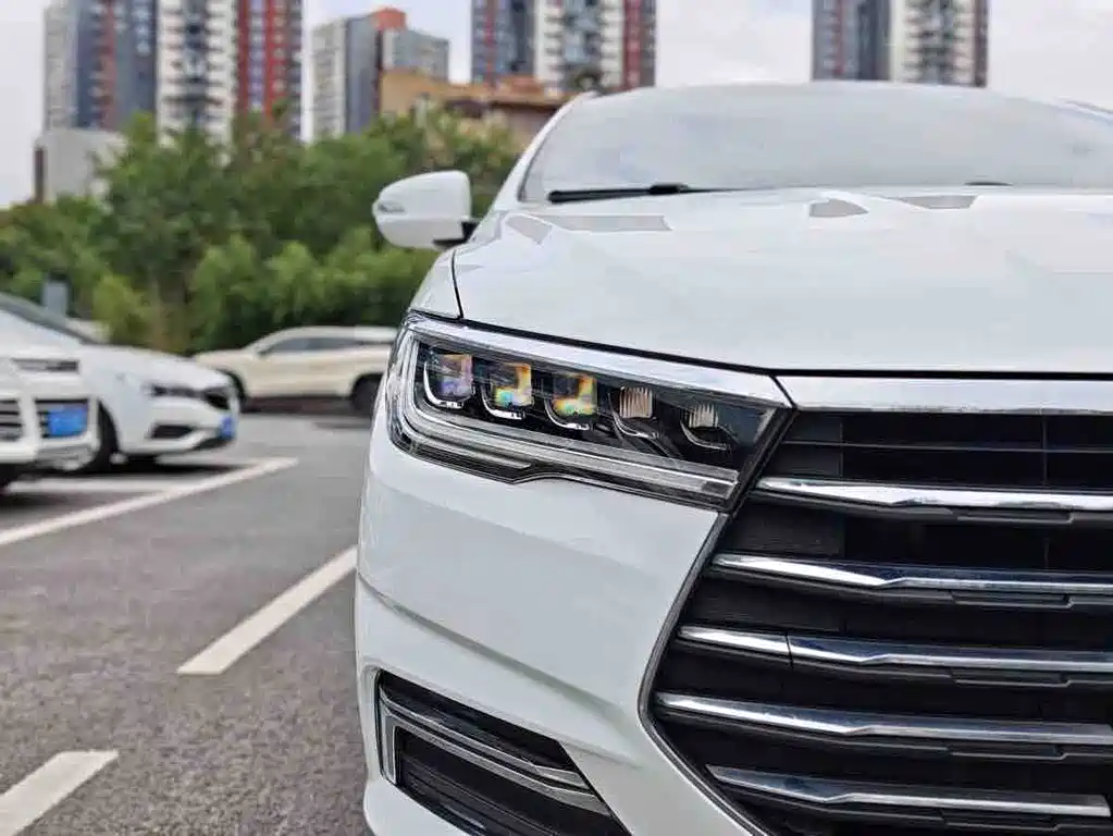 BYD Qin — миниатюра 12