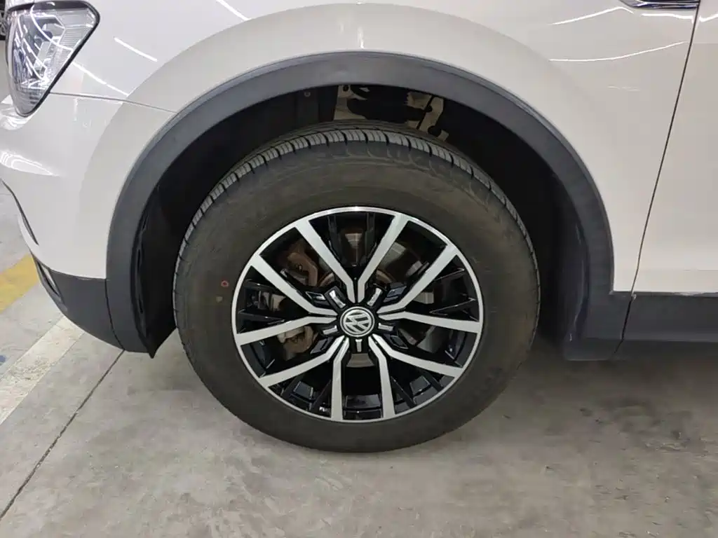 Volkswagen Tiguan L — миниатюра 23