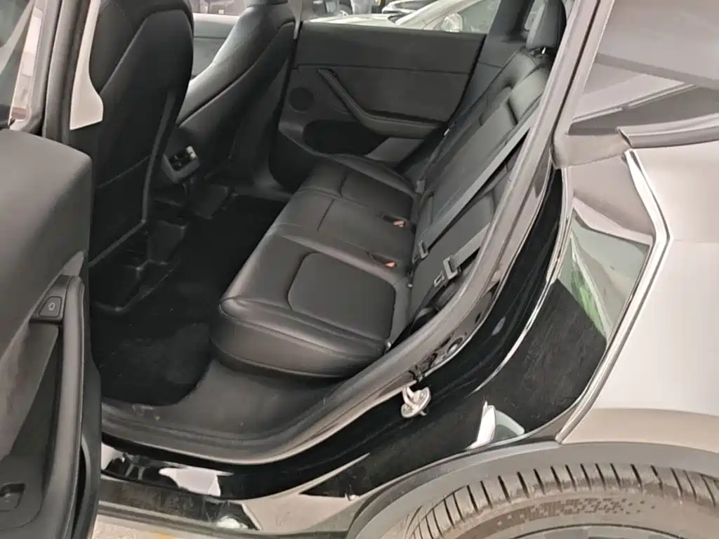 Tesla Model Y — миниатюра 22