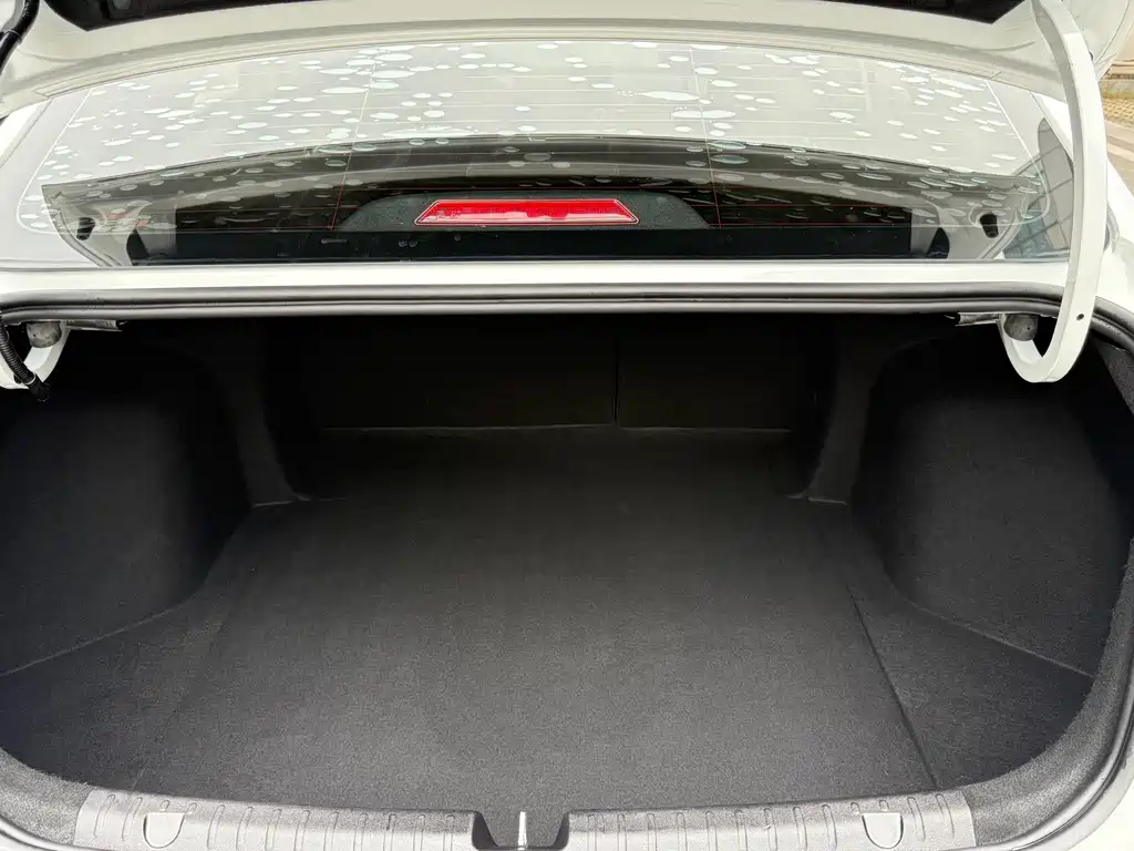 Geely Emgrand — миниатюра 10
