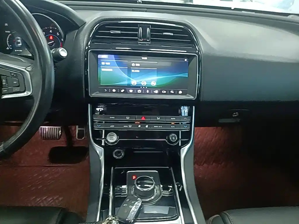 Jaguar XEL — миниатюра 13