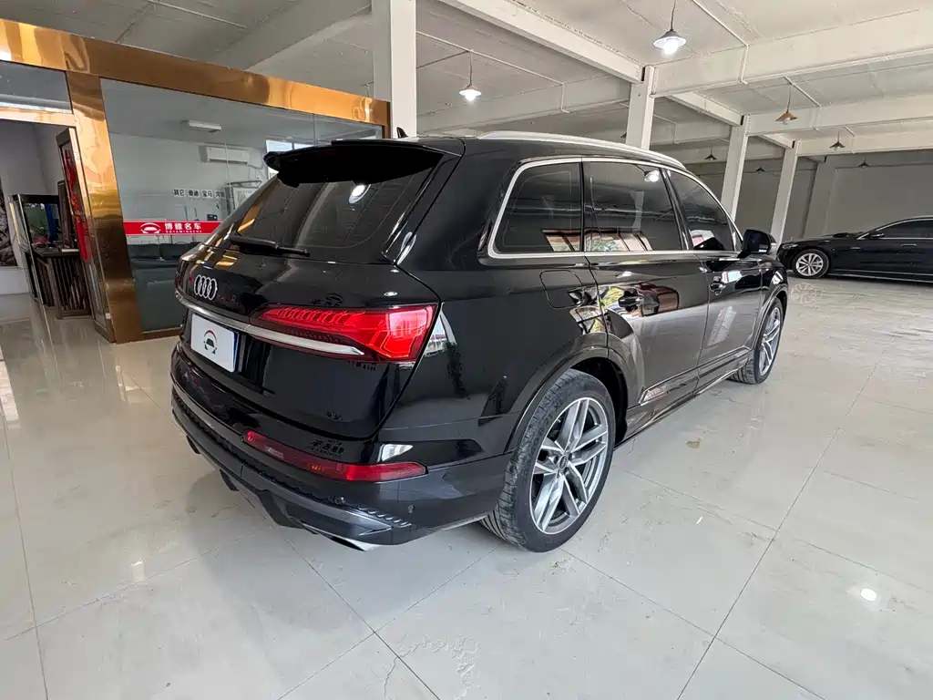 Audi Q7 — миниатюра 6
